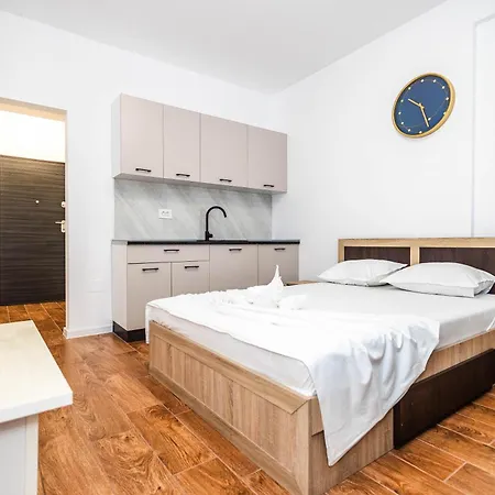 Apartment Garsoniera Laguna Stefan Building